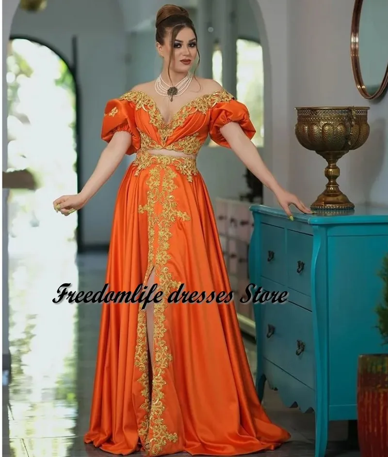 

Платье вечернее оранжевое ТРАПЕЦИЕВИДНОЕ с открытыми плечами, короткими рукавами и аппликацией