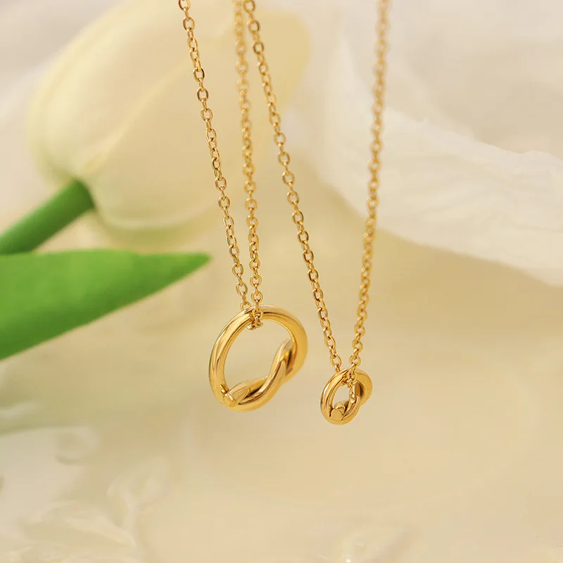 

NEW IN Temperament Twisted Pendant Necklace Stainless Steel Fashion Versatile Women's Accessories Women's Gift Jewelry Wholesale