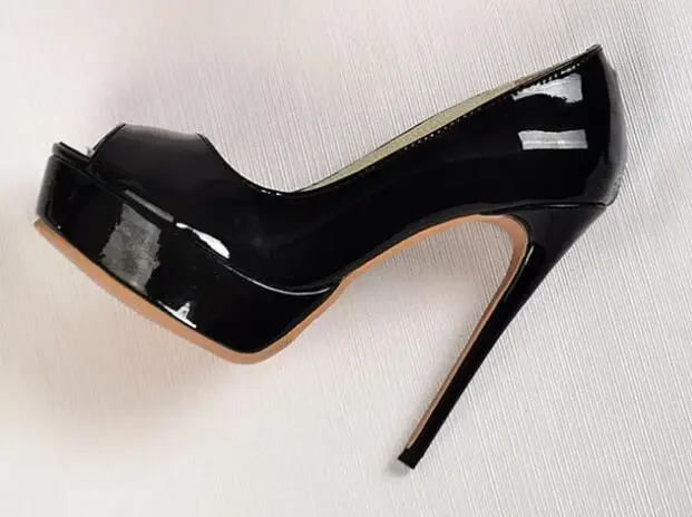 Черно-белые туфли-лодочки телесного цвета из лакированной кожи на платформе с