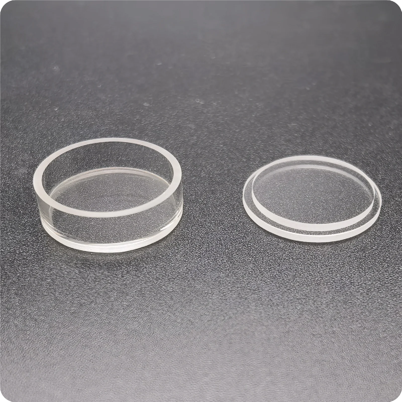 

Quartz solid cuvette with cover