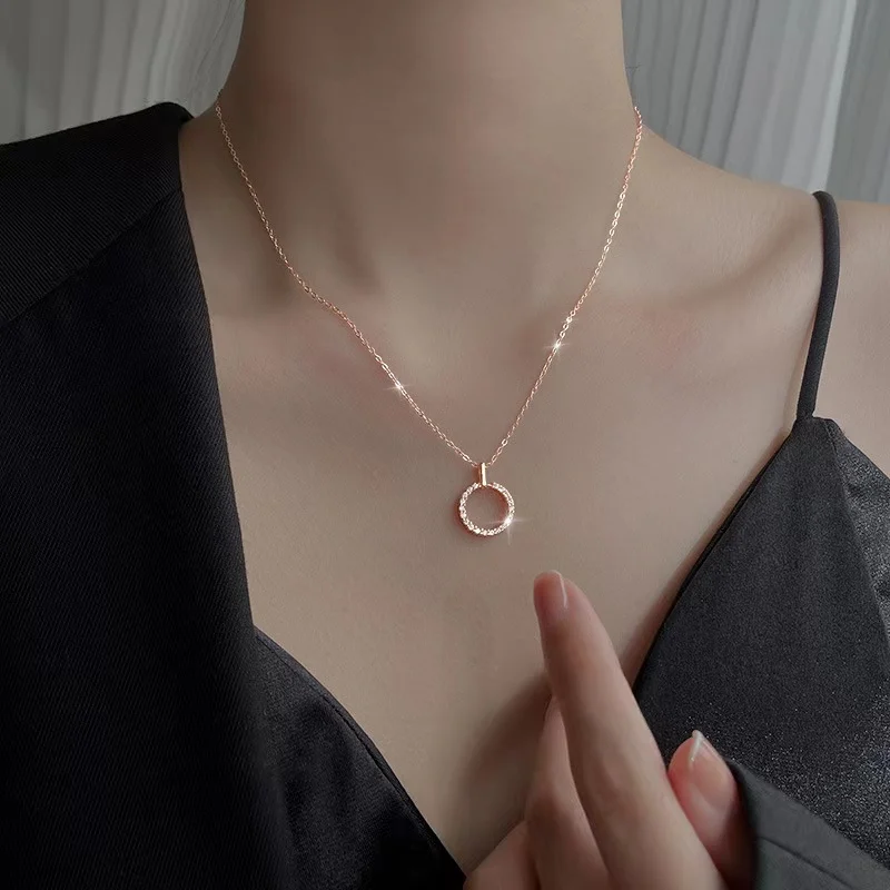 Женское колье из серебра 925 пробы с фианитами |