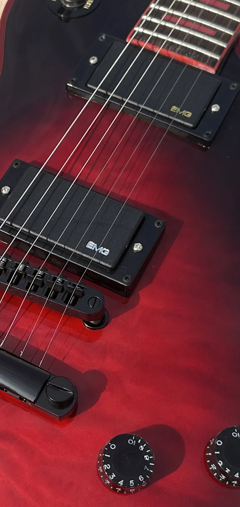 Индивидуальная электрическая гитара красный большой цветочный Кастон черный