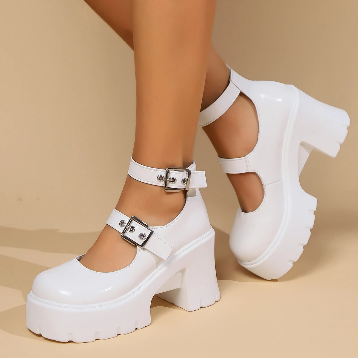 Босоножки высокие на платформе и высоком каблуке — лакированная кожа с