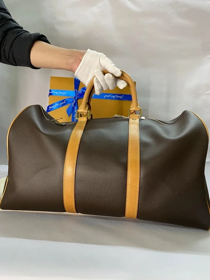 Рисунок 3 - Женская сумка-мессенджер в клетку