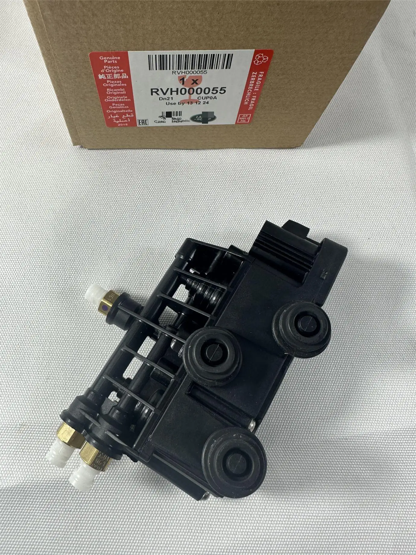

Land Rover air suspension distribution valve is applicable to Discovery 3 4 Rover Sport 2006-2013 RVH000095 RVH500060 RVH000055