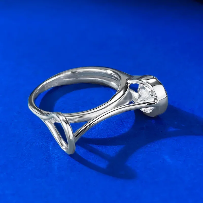 Женское ювелирное изделие из серебра 925 пробы с круглым вырезом