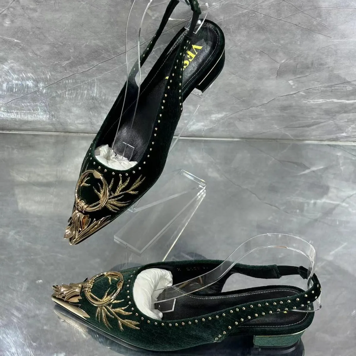 Золотые Модные женские сандалии с вышивкой кисточкой снаружи и подкладкой из