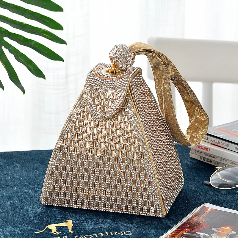 

2022 Summer Diamond Clutch Bag Ladies Luxury Party Evening Bag Fashion Triangle Wedding Bridal Bag Luxury Designer Handbags