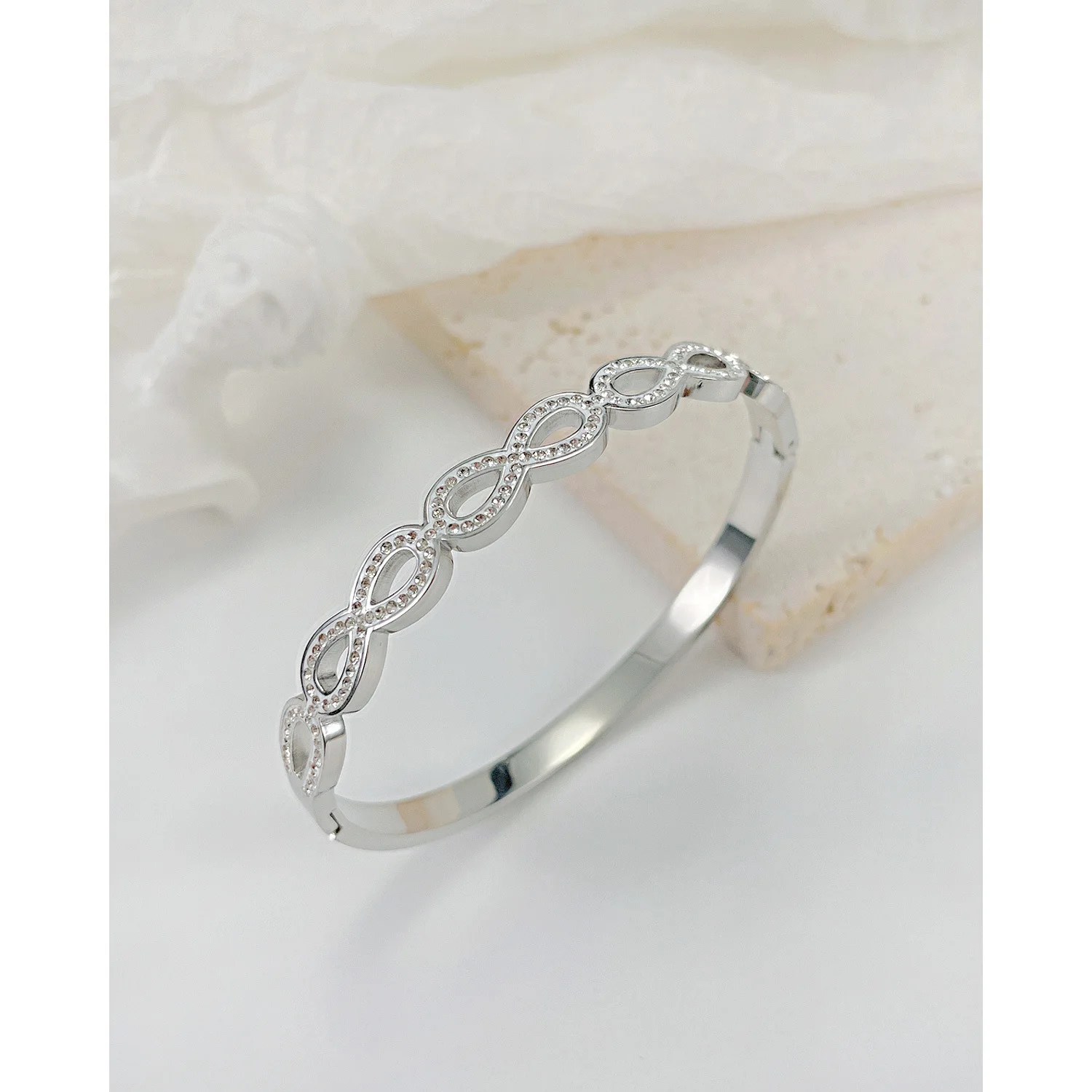 Wholesale Rose Gold Romantic  Bowknot Clear Zircon Infinity Bangles Bracelets for Women Luxury Jewelry Gift