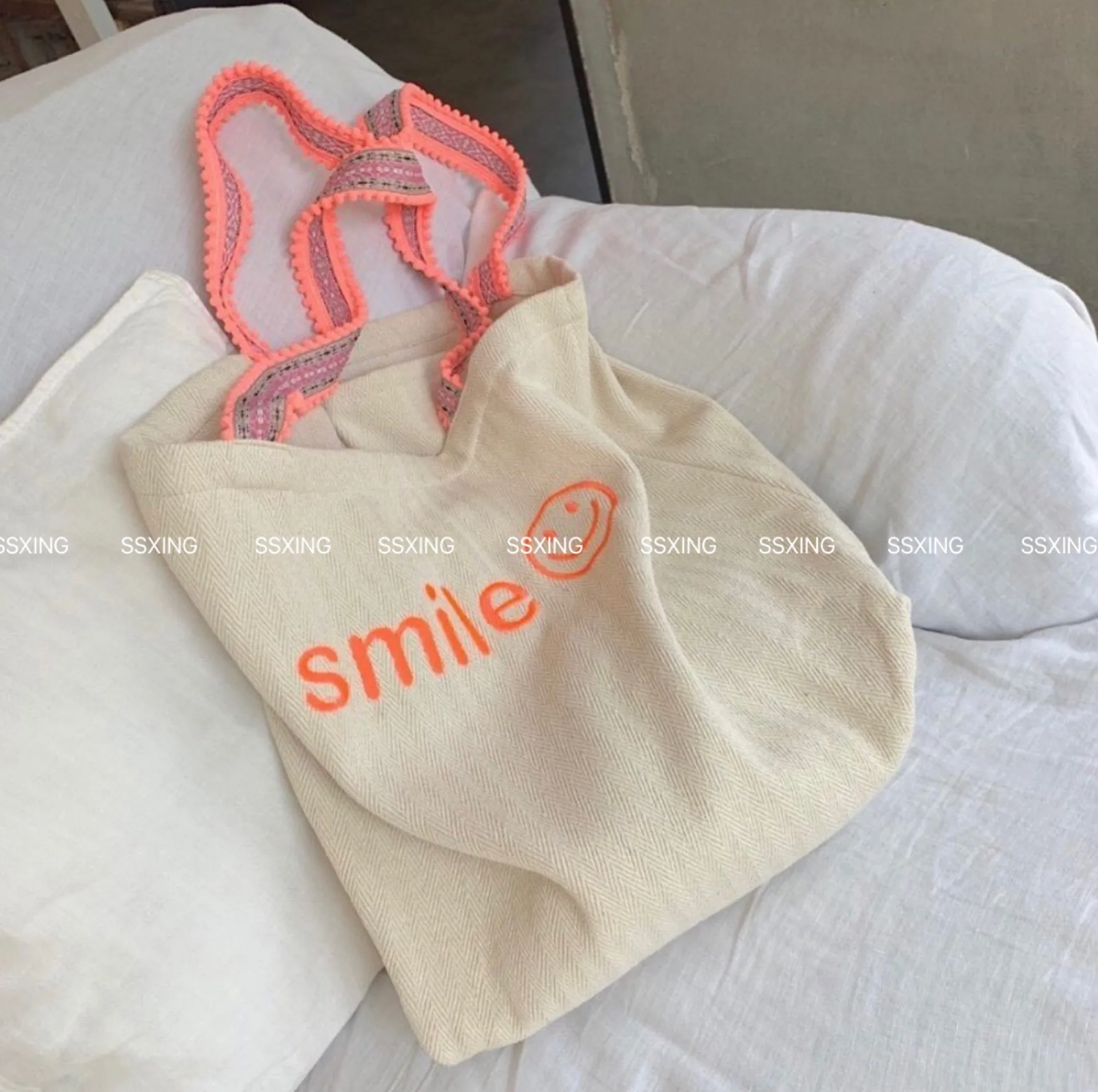 

South Korea Instagram with embroidery smiley national style shoulder bag large capacity canvas handbag cloth bag student support