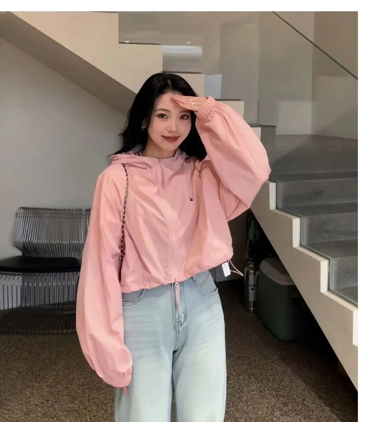 Женская однотонная куртка с капюшоном и рукавами-фонариками