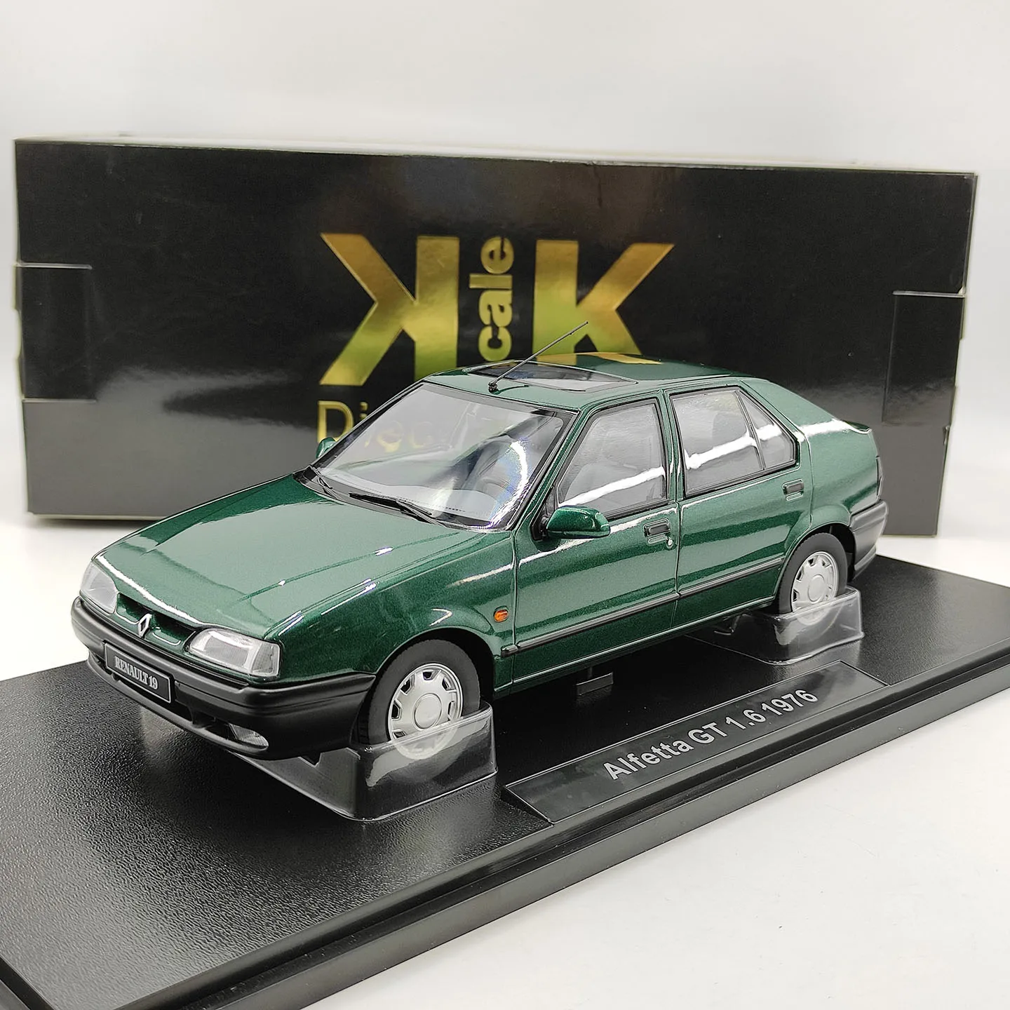 Фото Масштабная модель автомобиля Diecast KK 1:18 Renault 19 Alfetta GT 1.6 1976 из сплава №1