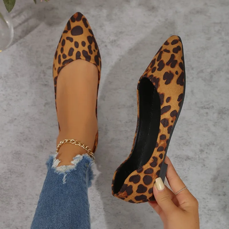 Балетки женские с острым носком удобные мягкие туфли на плоской подошве без