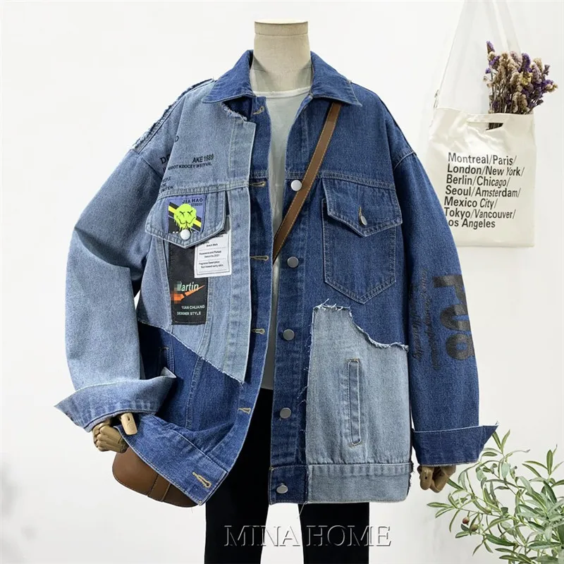 Женская джинсовая куртка с карманами свободная составного кроя отворотами и