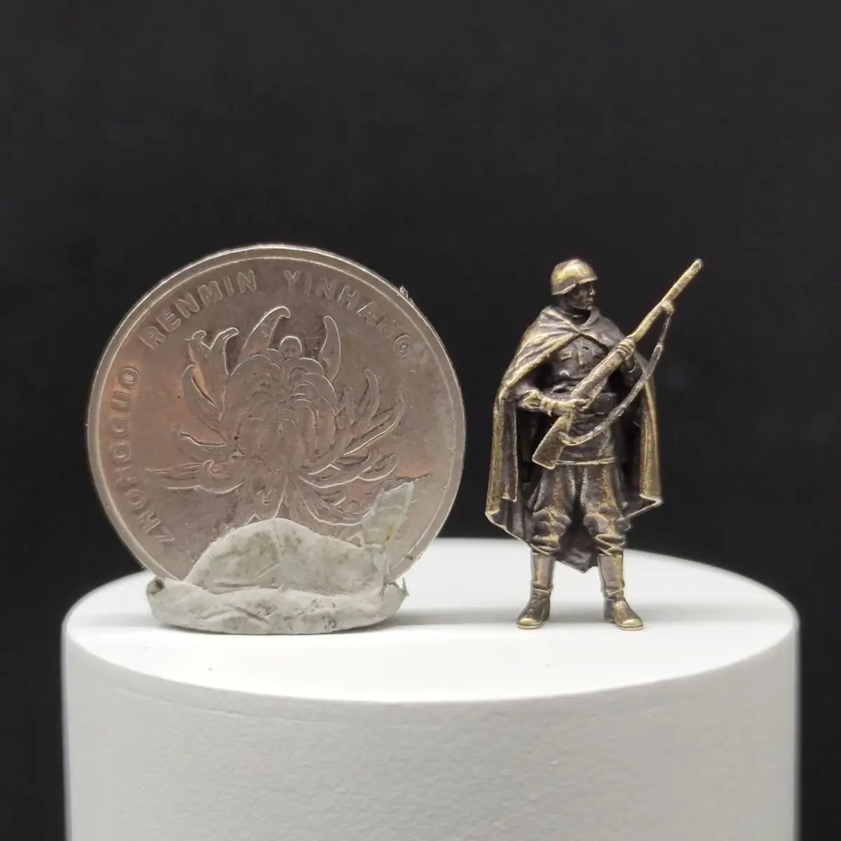 

Миниатюра солдата из меди