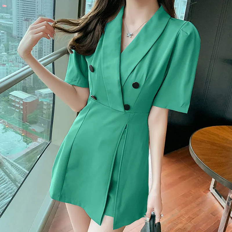 

Женский комплект из двух предметов, Короткое облегающее двубортное платье-блейзер и шорты с разрезом, лето 2022