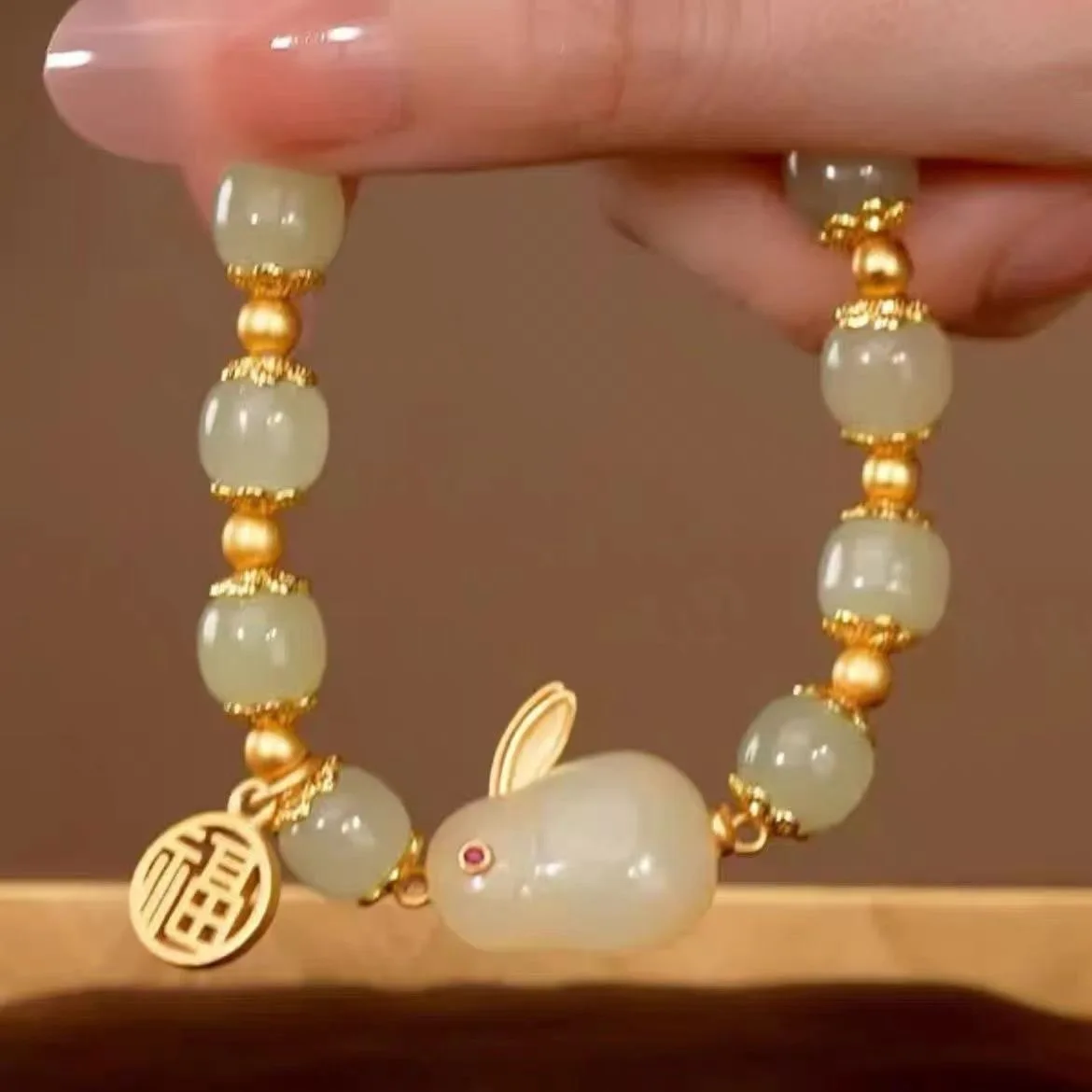 

New Chinese Charm Jade Rabbit Bracelet Women's Ins Small Design High Beauty Student's Handstring Boyfriend's Ancient Birthday