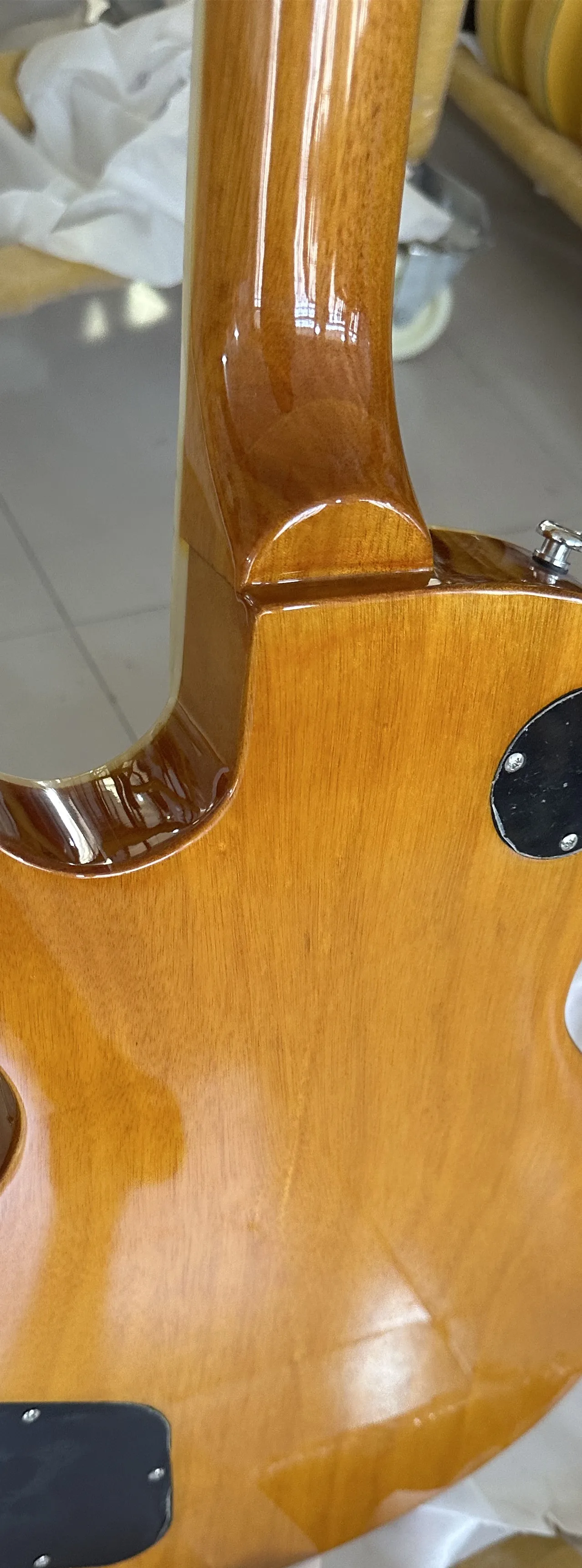 Стандартная электрическая гитара золотистая пикап p90 значок подписи фотовспышка