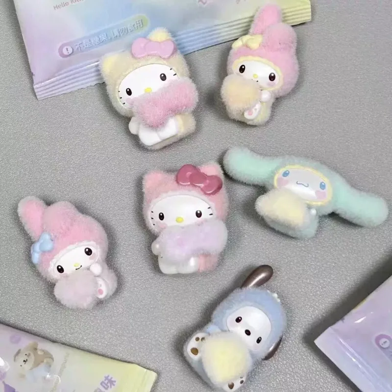 Фото Персонажи Sanrio Pochacco Cinnamoroll Kuromi Little Darling, модель игрушки, мини-слепая коробка, фигурка персонажа из мультфильма, детские игрушки №5