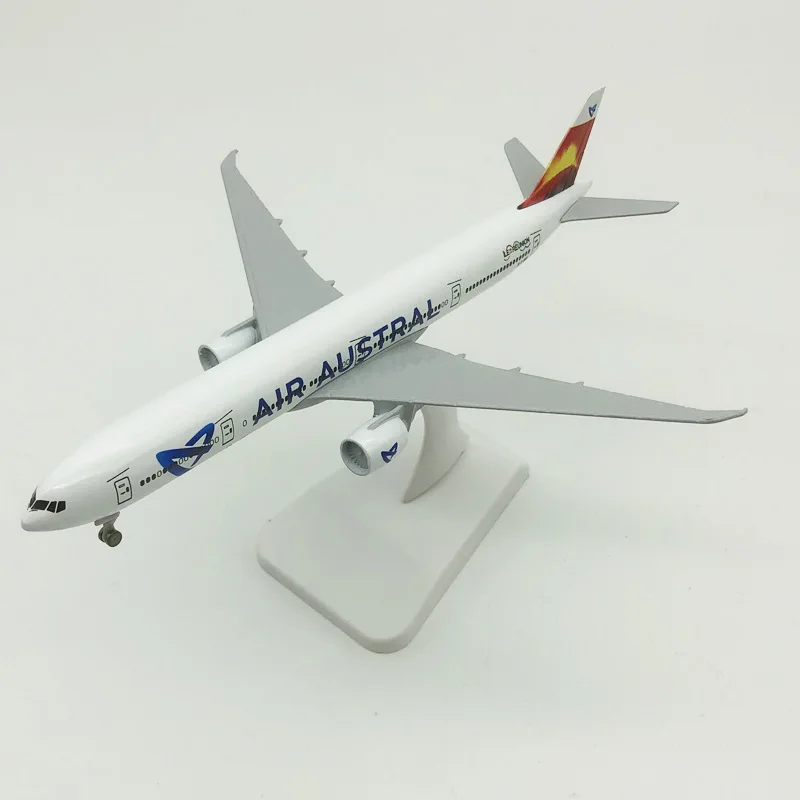 Модель самолета Boeing 777 NoEnName_Null 19 см