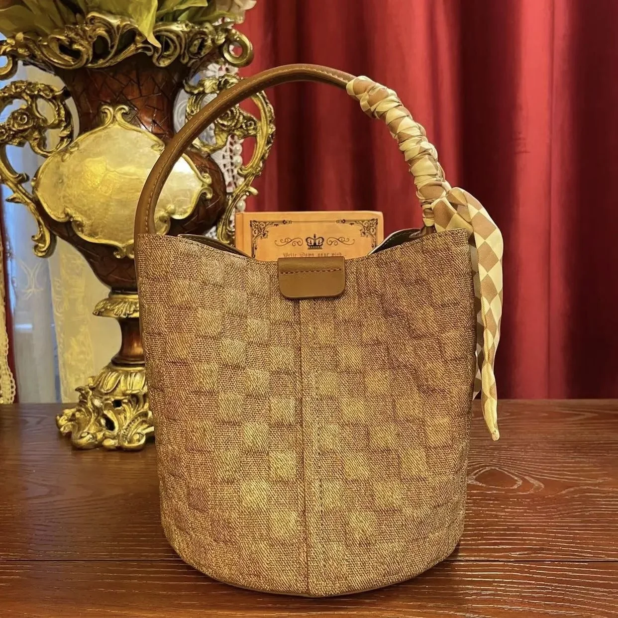 

high quality luxury brand Small Design Denim Bucket Women's 2023 Autumn and Winter New Leisure Versatile Handbag One Shoulder Cr