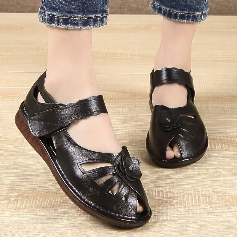 Summer Sandals Women Leather Flats Shoes Soft Sole Comfortable Mom Shoes Peep Toes Sandals Ladies Flats Hollow Breathable Shoe