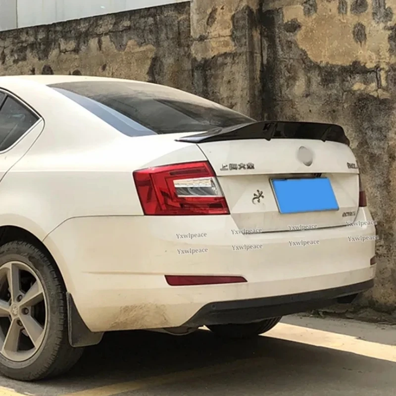 Фото Спойлер на крышку багажника R-стиль для Skoda Octavia 2015-2017 из настоящего карбона/FRP, аксессуары для тюнинга кузова автомобиля №2