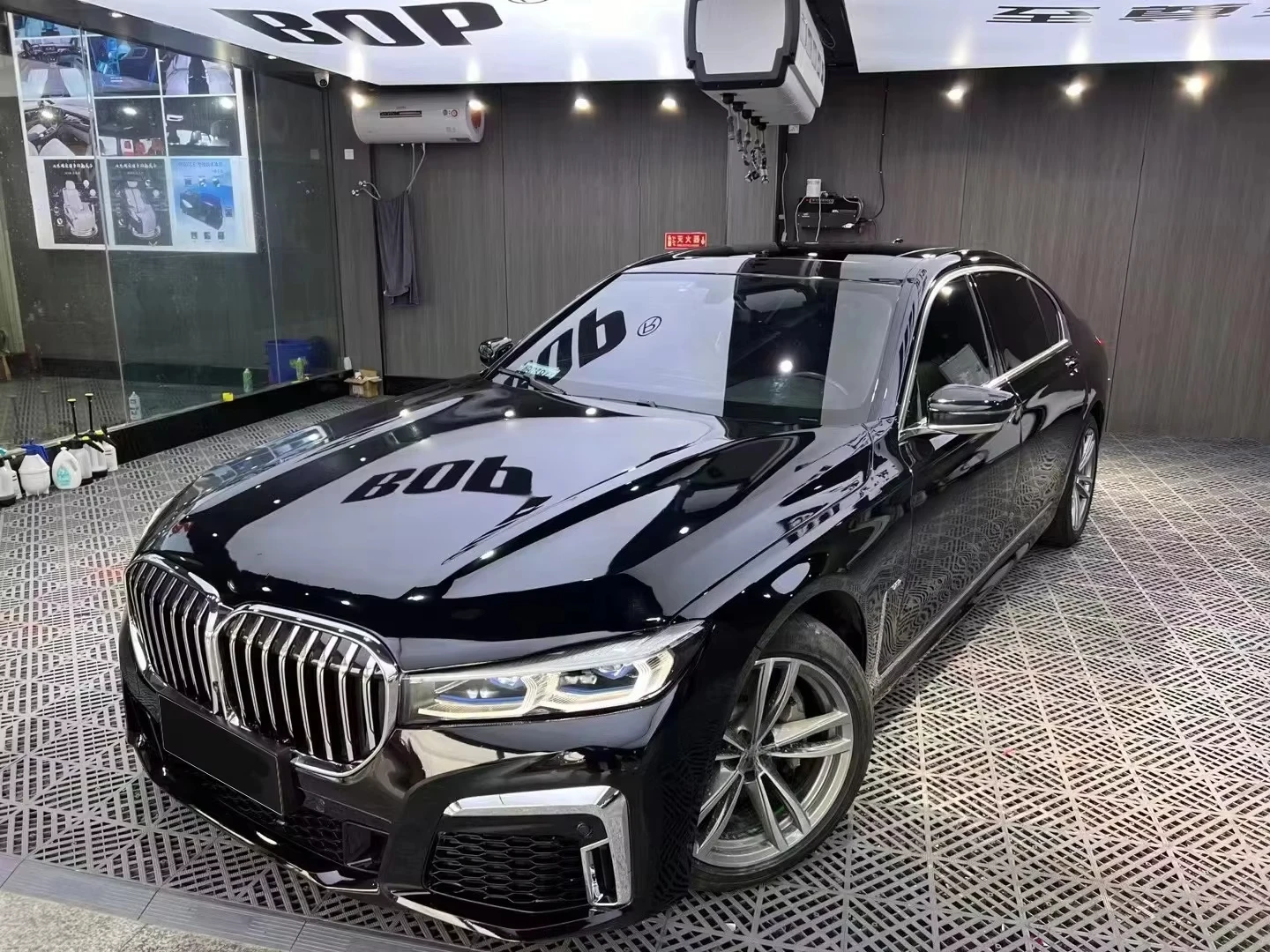 Фото Комплект обвеса для BMW 7 серии G11 G12 (2016-2020): передний и задний бамперы, фары, задние фонари, капот, крылья №4