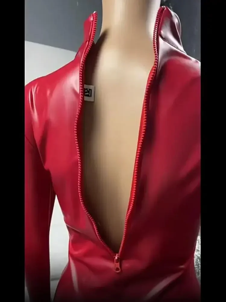 Комбинезон из искусственного латекса с высоким воротником и длинными рукавами