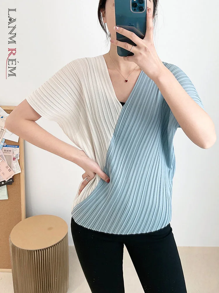 

LANMREM Color Block V Neck T-shirt For Women 2022 Summer Irregular Short Sleeves Pleated Shirt Female Casual Top Clothing 2R1751