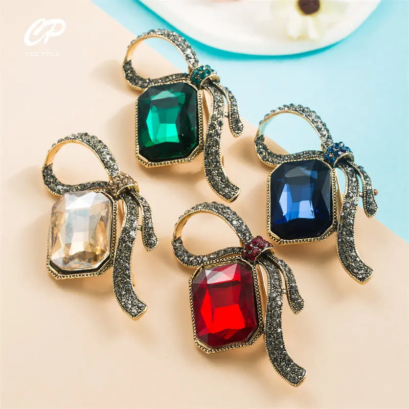 

Exquisite, Exaggerated and Personalized Rhinestone Bow Corsage Fashion Niche Women's Versatile Brooch Accessories