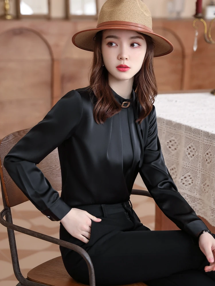 Блузка женская однотонная с воротником-стойкой длинным рукавом и оборками -