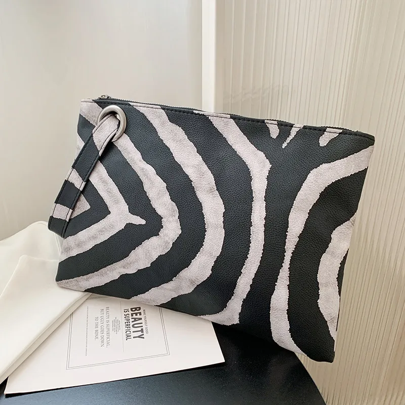 Women's Clutch 2023 New Handbag Fashion Leopard Pattern Large Wallet Minimalist Envelope Bag Casual Women's Zebra Messenger Bag