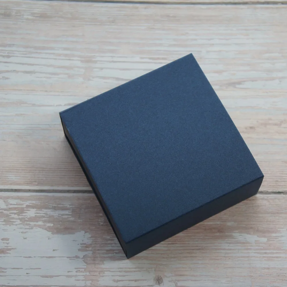 Бумажная коробка для шоколада 9*9*3 5 см