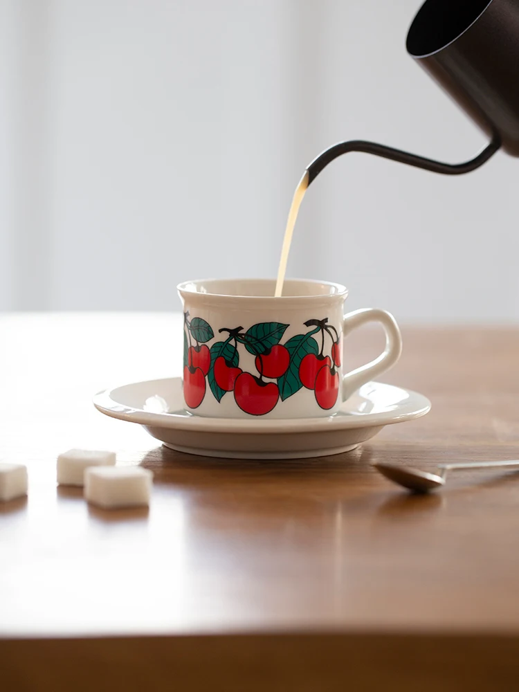

Набор кофейных чашек в европейском ретро-стиле, 150 мл, чашка для послеобеденного чая, роскошная Изысканная кофейная чашка и блюдце, кружка дл...