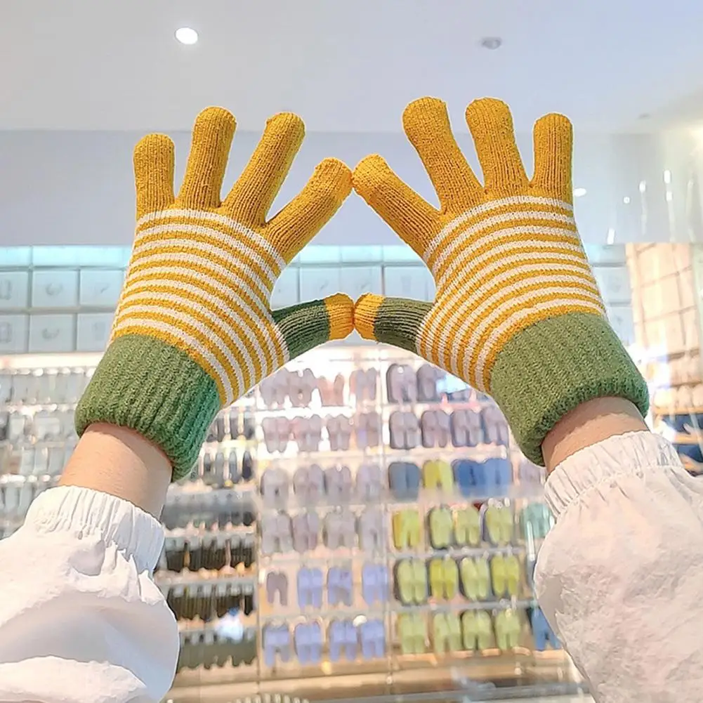 

1 Pair Fashionable Couple Gloves Comfortable Winter Gloves Women Men Winter Fleece Lined Striped Knitted Gloves Anti-freeze