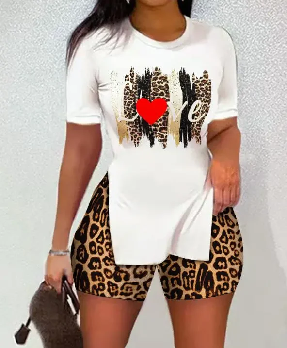 

Summer 2 Piece Outfit Camo Letter Print Split Hem Top Shorts Set Fashion Short Sleeve Suit Casual Tracksuit Female Streetwear