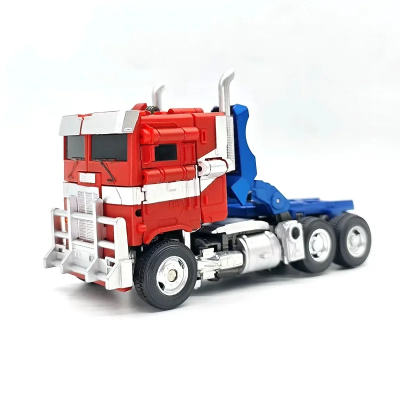 В наличии Трансформирующие игрушки BAIWEI TW1030 Movie OP Модель автомобиля-робота KO SS44