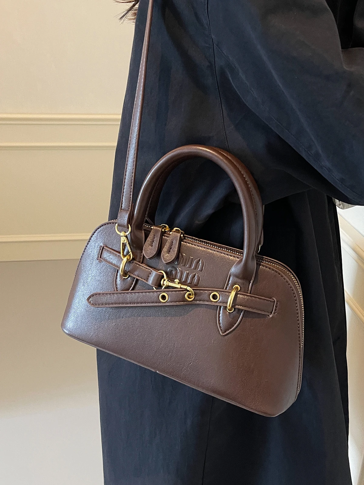 Женская сумка в стиле ретро