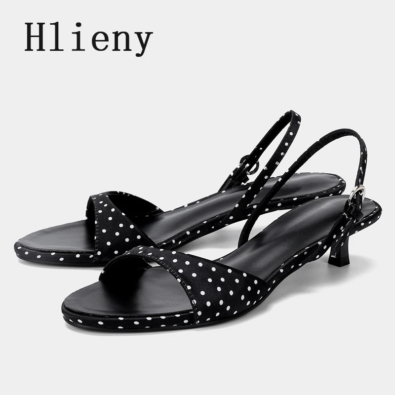 Фото Модные женские шелковые атласные босоножки Hlieny в горошек, сексуальные, с открытым носком, на ремешке с пряжкой, летние, на низком каблуке, для вечеринок, туфли для платья, Zapatos De Mujer №1