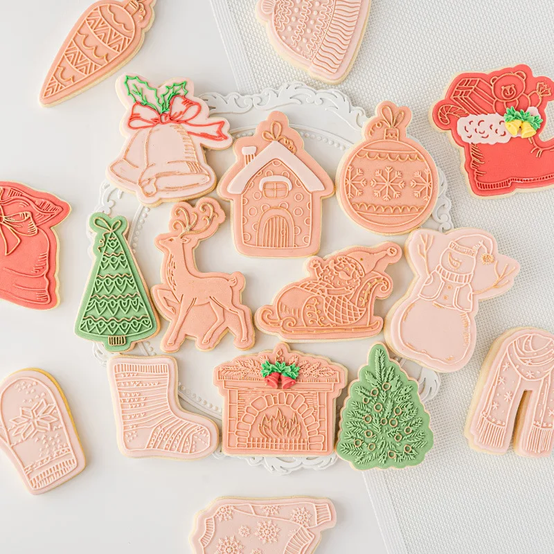 

Christmas 3D Cute Elk Wreath Cookie Cutter Set snowball bell Baking Fondant Biscuit Cookie Mold Party Cake Decorating Tools