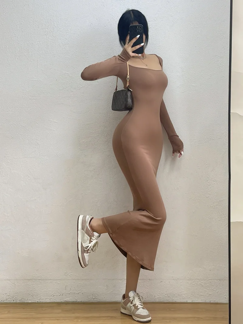 Атласное женское с квадратным вырезом длинное облегающее 2022 E83H