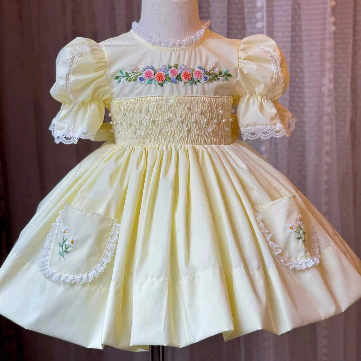 

0-8Y Boutique Baby Girl Summer Yellow Handmade Embroidery Smocking Vintage Lolita Ball Gown Princess for Birthday Holiday Casual