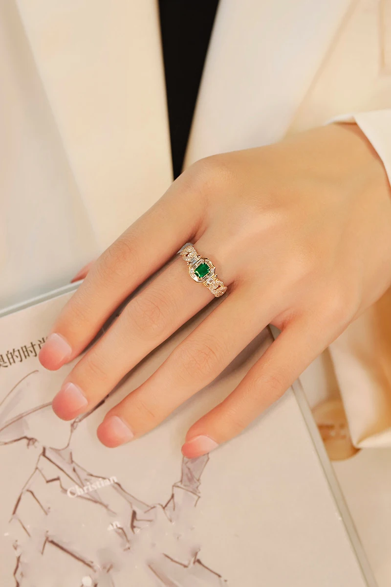 Рисунок 6 - Женское кольцо из желтого золота с изумрудом