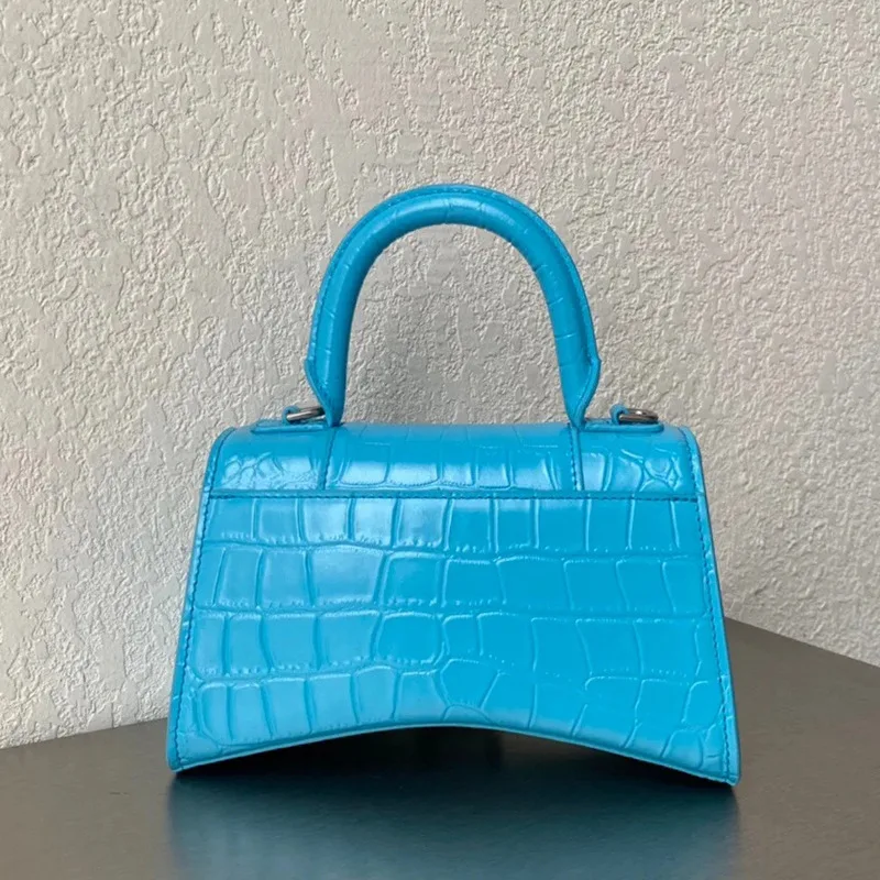 

Women's Bag 2023 New Single Shoulder Oblique Straddle Handbag Crocodile Pattern Hourglass Bag Retro Fashion Small Square Bag
