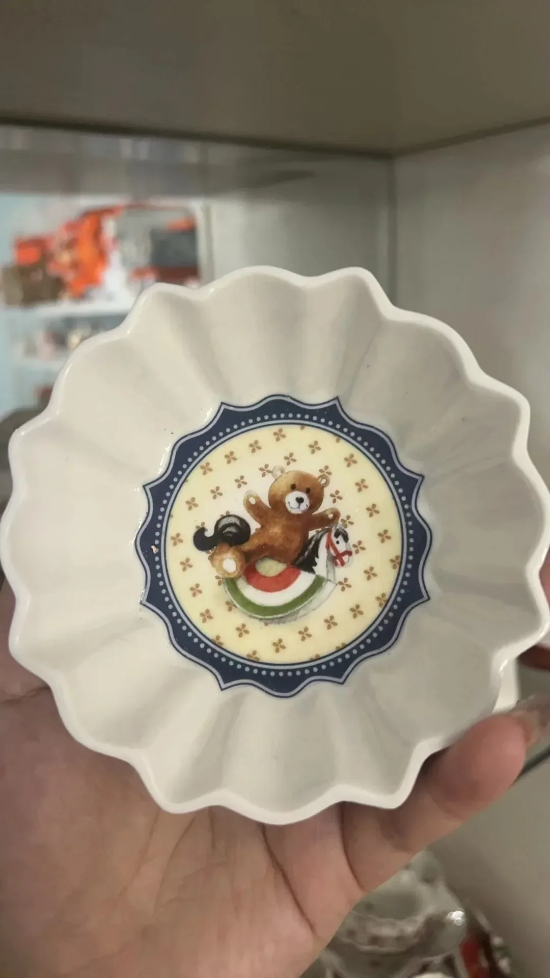 

Фарфоровая тарелка Joy