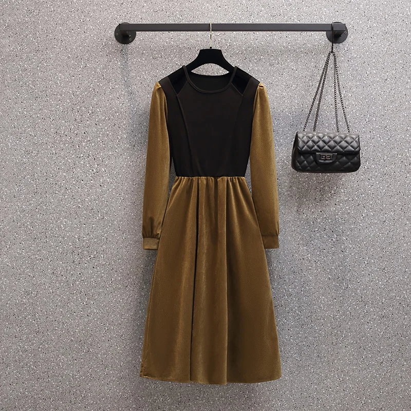 

Женское трикотажное вельветовое платье с длинными рукавами и круглым вырезом