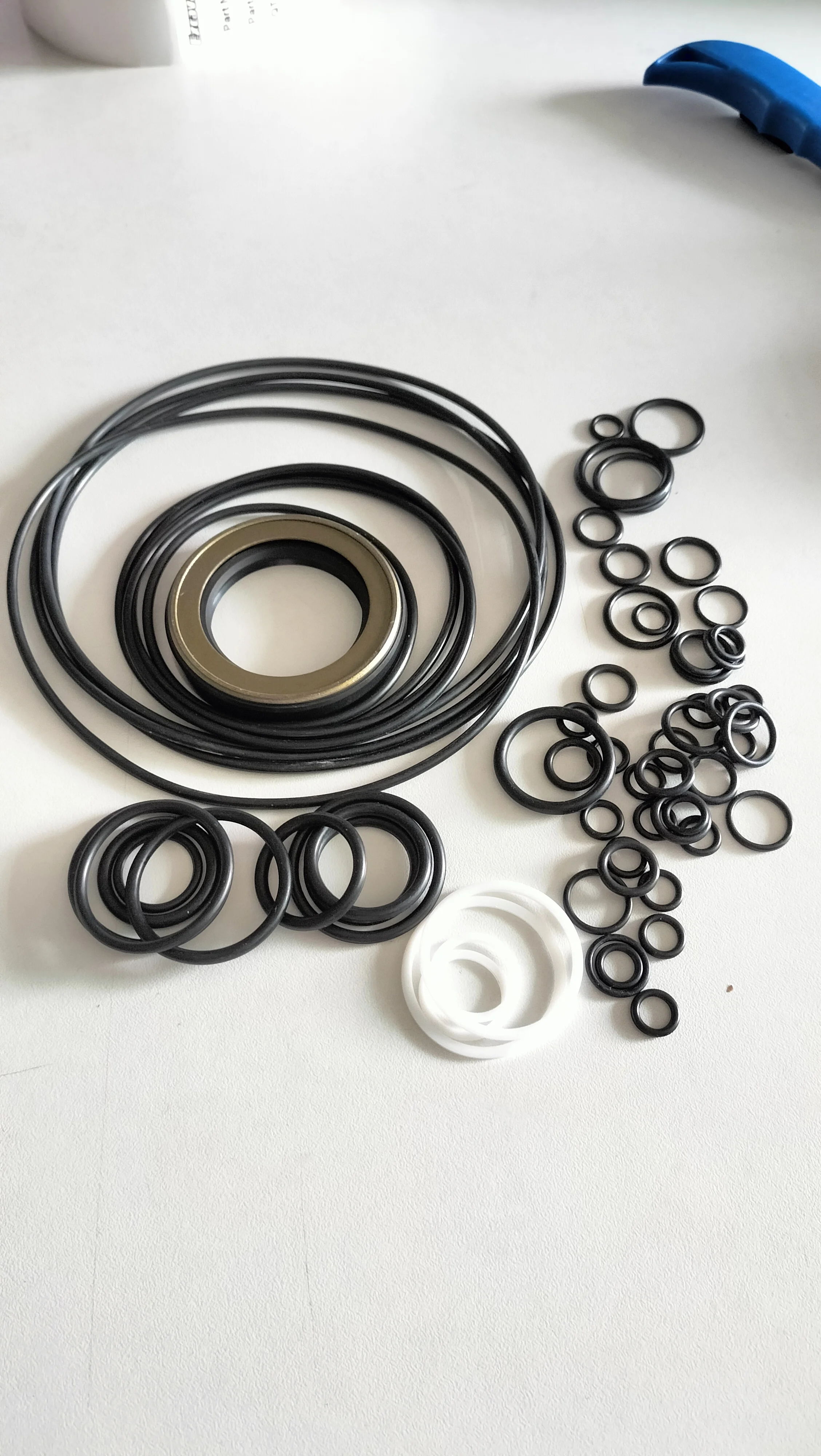Ремкомплект сальника гидравлического насоса K3V180DTP VOE 14566659 EC330B/C 360B