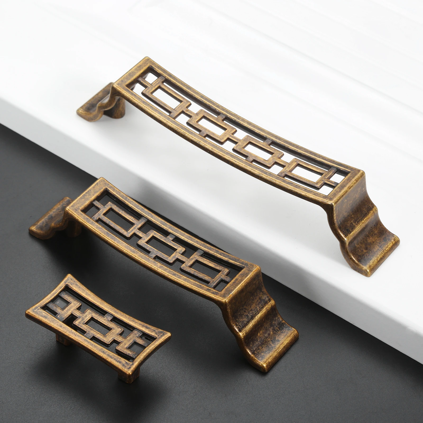 

Hollow Zinc Alloy Door Knob Antique Bronze Cabinet Wardrobe Drawer Handle Wooden Furniture Retro European Hardware Accessories