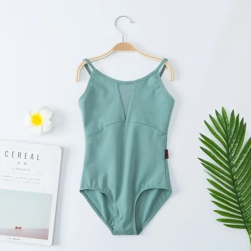 Женская гимнастическая майка на лямках